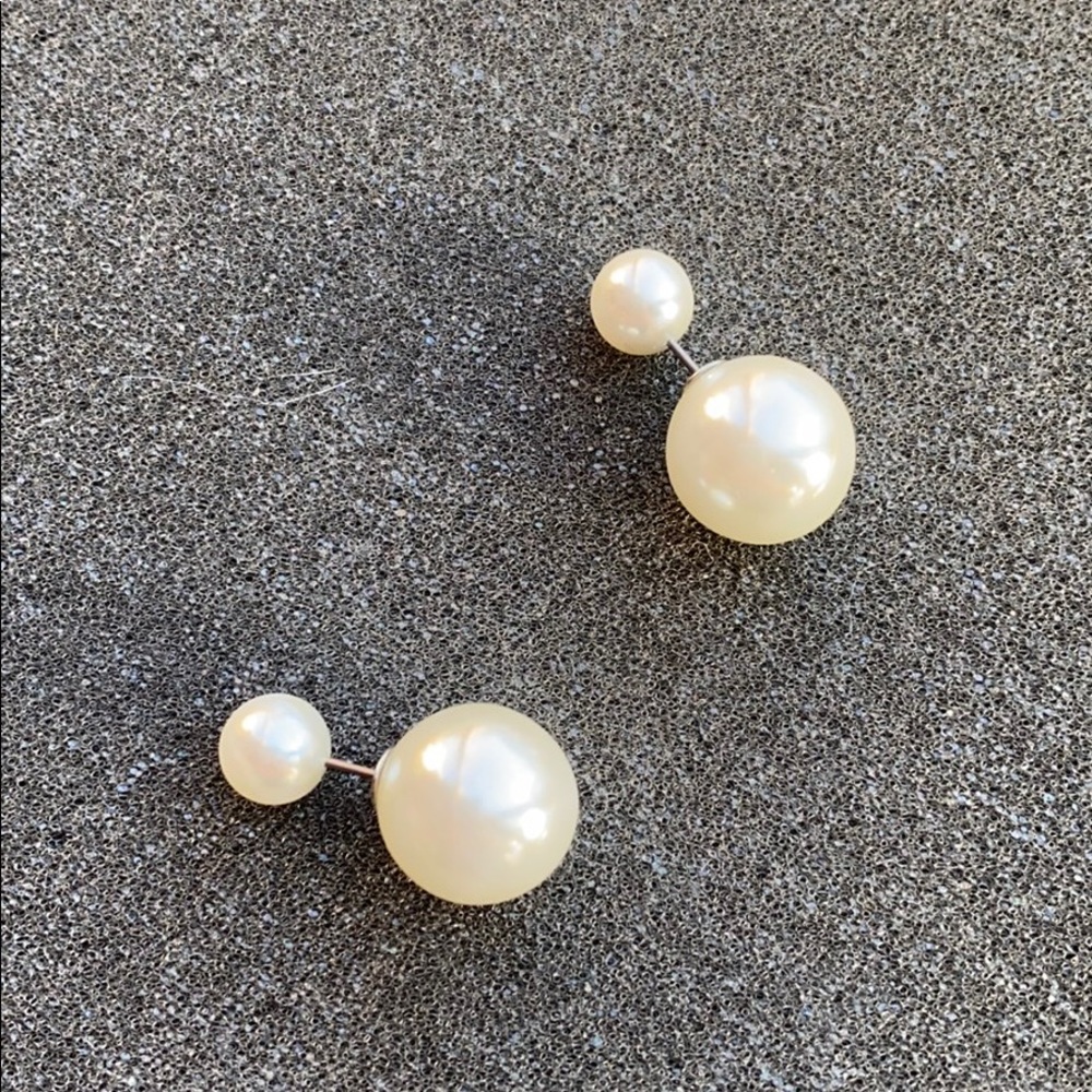 Pierced pearl earrings